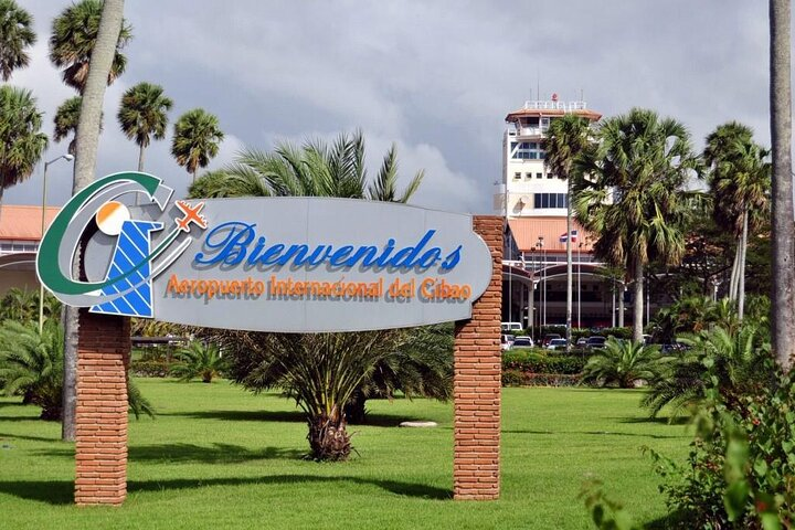 Private transfer Santiago STI Airport to hotels in PuertoPlata - Photo 1 of 12